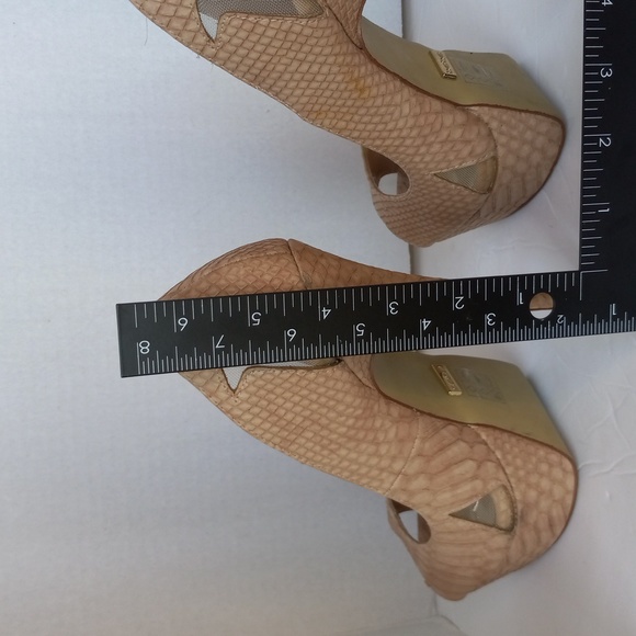 BeBe 5 in snake skin platform high heels tan size 7. Barely worn. - Picture 4 of 8